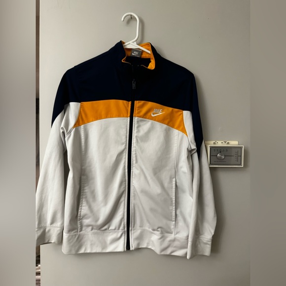 ๐ NIKE youth zip up sweater ๐ - Picture 1 of 3